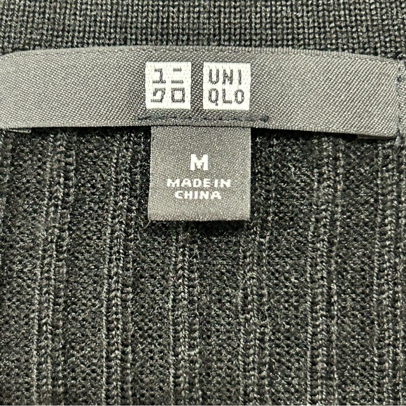 UNIQLO Black Wool V-neck Long-sleeve in Women’s Size Medium - Picture 4 of 5